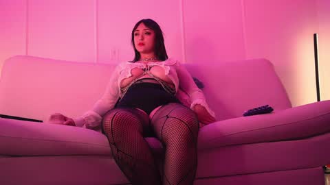 Mimi online show from May 30, 9:00 pm