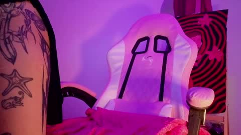 vee online show from March 24, 3:23 am