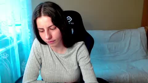 Elizabeth Effie online show from June 22, 1:41 pm