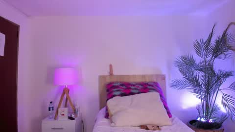 Hadid online show from April 8, 9:50 pm