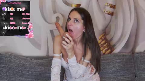 HaileyPeach online show from April 29, 5:30 pm