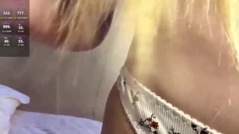 Alice online show from December 5, 7:15 pm