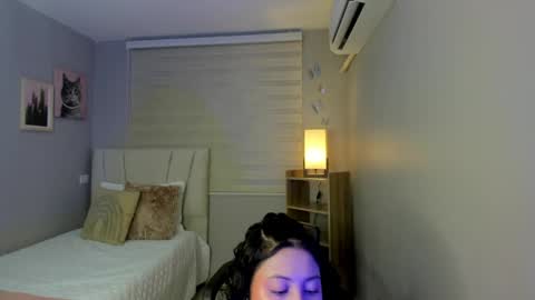 Hanna Lineros  online show from May 26, 12:37 pm