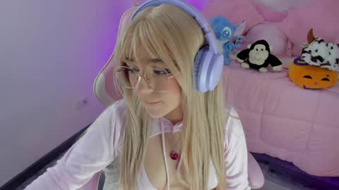 hannacutegod online show from March 30, 6:24 am