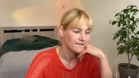 hannah levis  online show from May 20, 11:51 am