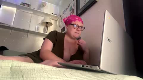 hannahjoyk online show from May 3, 11:46 am