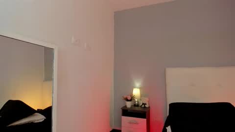 hannamartinnez online show from March 25, 12:30 pm