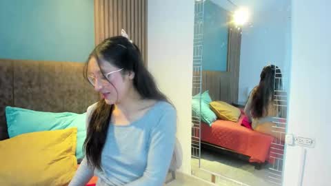 hannawen_ online show from March 26, 9:05 pm