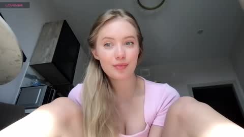 happy__fam online show from May 27, 1:49 am