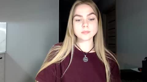 happy_fox_ online show from April 11, 7:28 pm