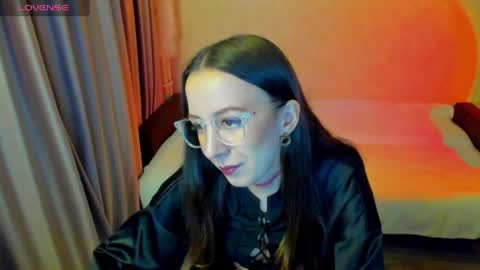 Stephanie online show from April 4, 4:28 pm