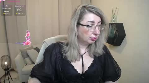 helenenigma online show from March 23, 8:04 pm