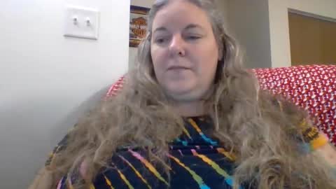 hippysnewhere online show from June 10, 5:00 pm