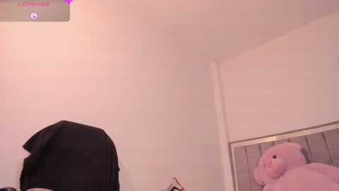 holly_16 online show from March 26, 7:48 pm