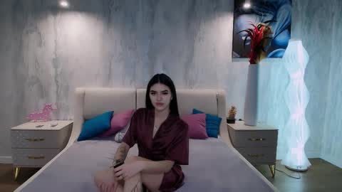 Holly online show from April 21, 8:21 am