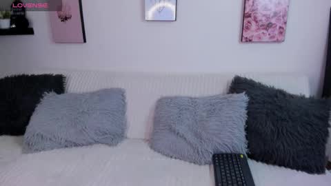 Holly online show from March 22, 1:11 am