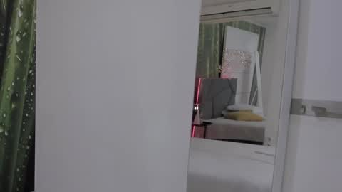 HollyTaillor online show from April 2, 5:38 am