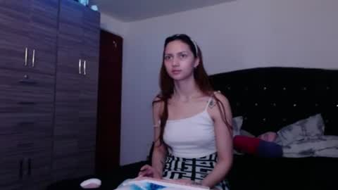 holy_julii online show from June 25, 5:12 am
