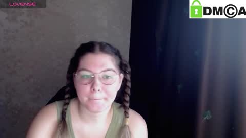 Welcome guys  Pleasure to see you all here  My name is MichaelaTip menu is active Private is open  online show from November 17, 7:09 am