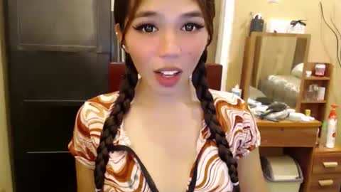 MOLLY online show from May 28, 11:08 am