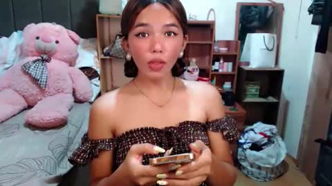 MOLLY online show from April 28, 1:58 am