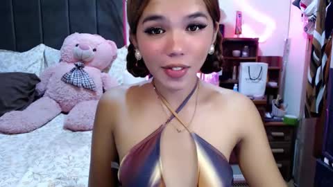 MOLLY online show from April 4, 4:06 pm