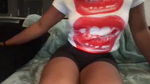honeybunny7272 online show from July 6, 12:05 am
