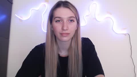 honeyveil online show from March 14, 2:07 pm