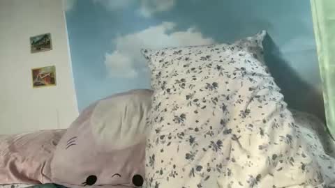 Emi Rose online show from April 18, 10:31 pm