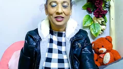 hot queen online show from June 16, 5:41 am