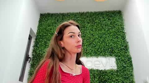 hotfallingdevil online show from May 19, 4:08 am