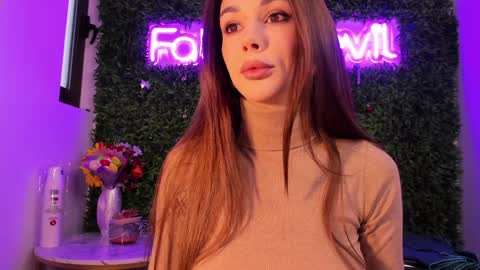 hotfallingdevil online show from March 24, 5:24 am