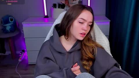 hello Im Eva online show from March 26, 6:04 am