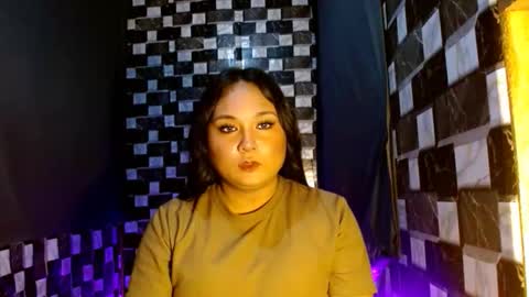 hottie_uzeah21 online show from June 1, 10:50 am