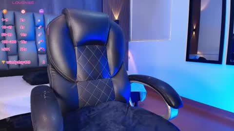 Juls online show from May 13, 7:30 pm