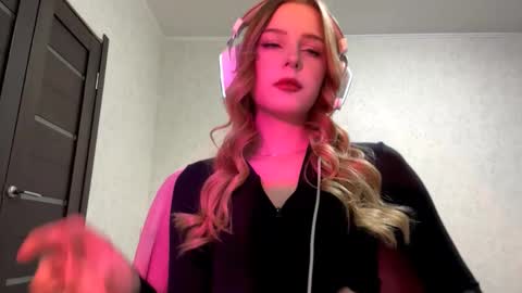 Hikki online show from March 18, 3:28 pm