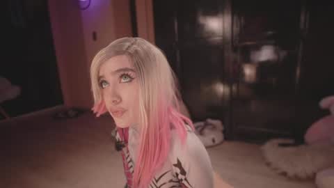       online show from April 11, 2:39 am