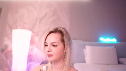 Nina  online show from April 17, 8:00 pm