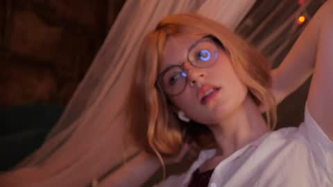 Lindsey and Candice online show from May 4, 8:45 pm