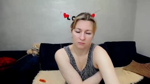 incredible_ariela online show from April 17, 11:45 am