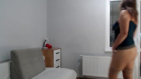 Della online show from December 6, 3:33 pm