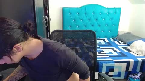 incubus_couple1 online show from January 23, 6:39 am