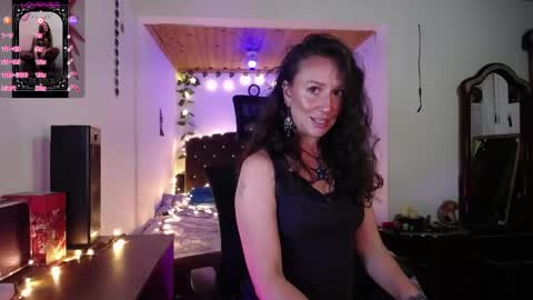 Indigo Wild  online show from September 24, 11:37 pm