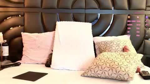 Iris online show from March 10, 7:29 pm