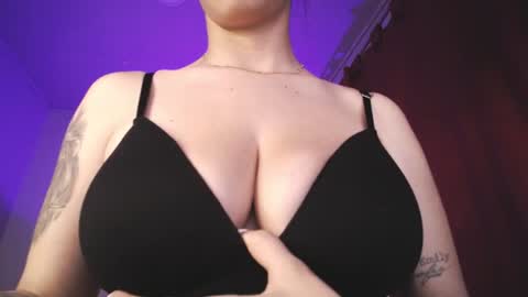 Isabella online show from August 6, 2:51 am