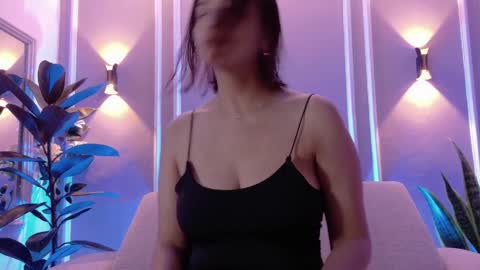 Isabella online show from April 4, 12:15 pm