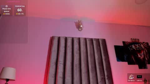   online show from April 11, 7:45 am