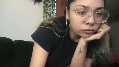 isabellaelizabeth online show from April 19, 7:05 pm