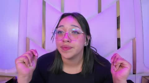 isabellrodriguez18 online show from April 11, 5:35 am