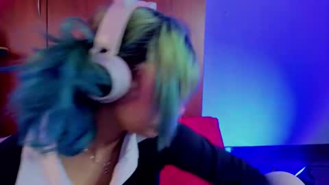Isisjones18 online show from May 12, 3:48 am